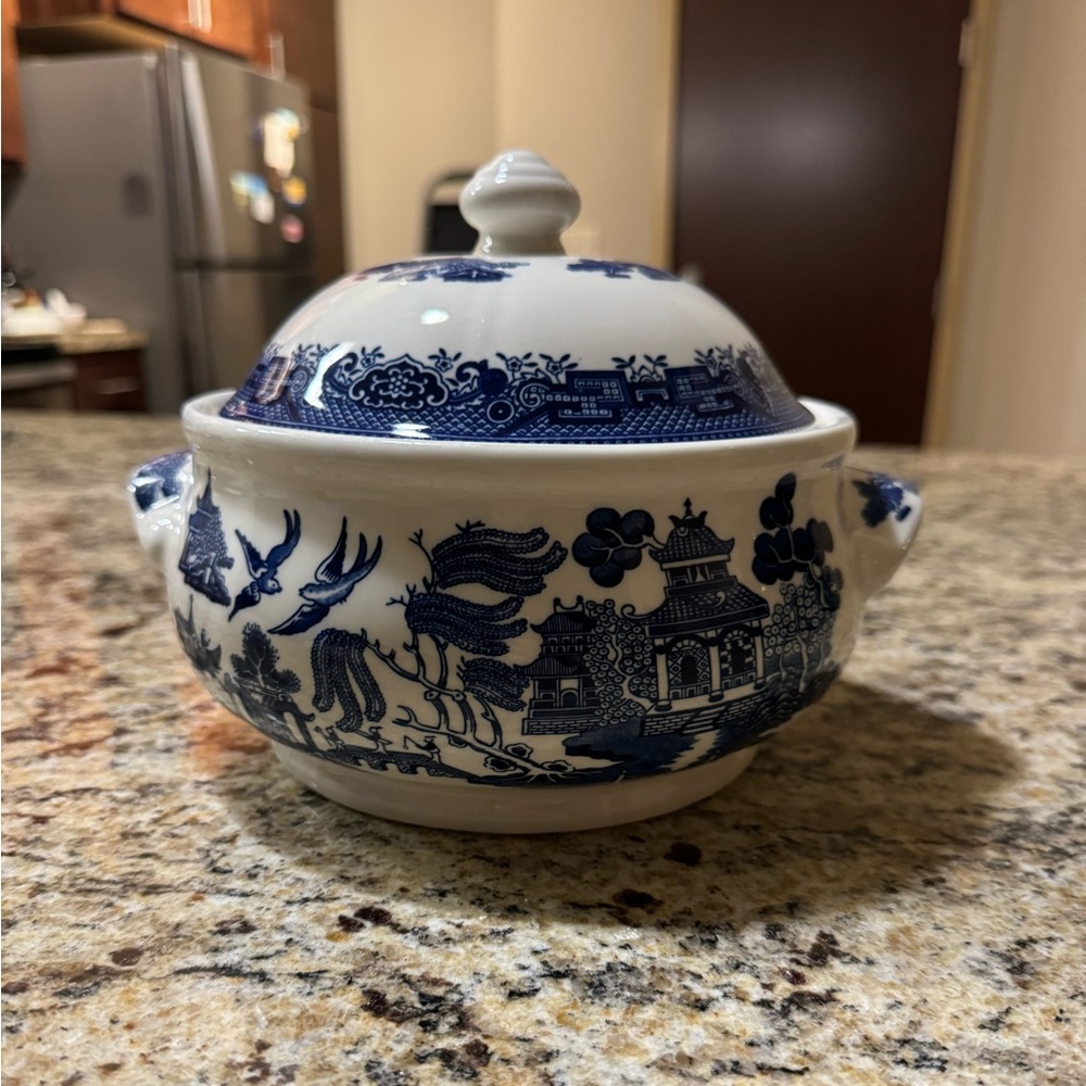 Churchill Blue Willow Vegetable Dish/Soup Tureen